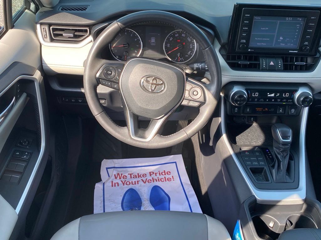 Used 2020 Toyota RAV4 XLE Premium AWD/4WD image 10