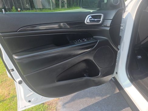 Used 2021 Jeep Grand Cherokee Laredo X AWD/4WD image 9