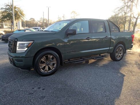 Used 2024 Nissan Titan SV w/ SV Bronze Edition Package RWD image 8