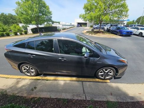 Used 2017 Toyota Prius Three Touring FWD image 10