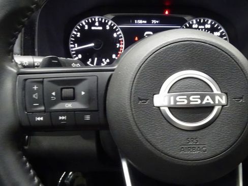 Used 2024 Nissan Pathfinder SV AWD/4WD image 24
