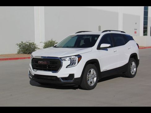Used 2024 GMC Terrain SLE w/ Driver Convenience Package image 1