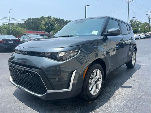 Used 2025 Kia Soul LX w/ LX Technology Package image 4