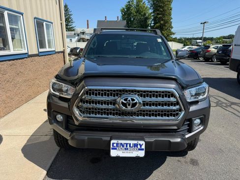 Used 2017 Toyota Tacoma TRD Off-Road w/ Tow Package (A/T) AWD/4WD image 2