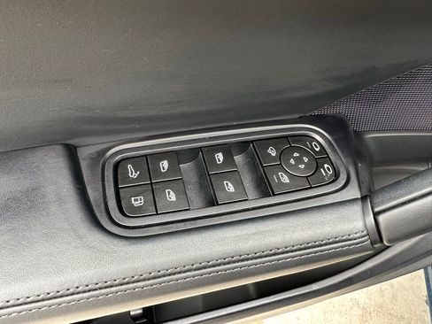 Certified 2025 Porsche Cayenne S image 21