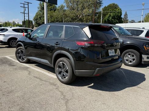 Used 2025 Nissan Rogue SV FWD image 3