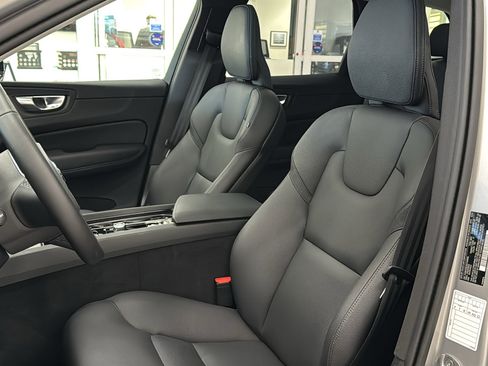 Used 2025 Volvo XC60 B5 Plus AWD/4WD image 23