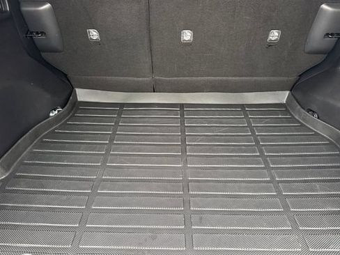 Used 2021 Toyota RAV4 LE AWD/4WD image 17