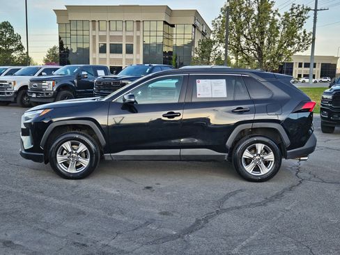 Used 2022 Toyota RAV4 XLE AWD/4WD image 9