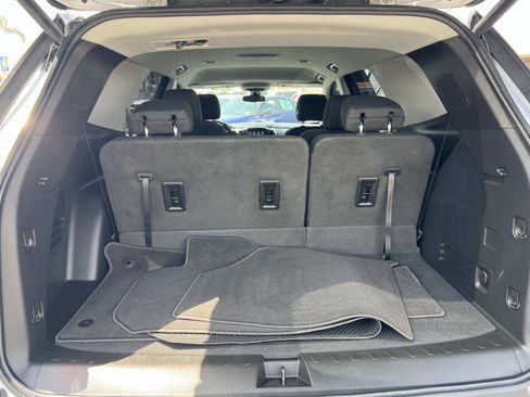 Used 2021 Chevrolet Traverse LT FWD image 23