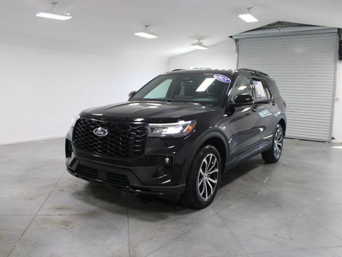 Used 2025 Ford Explorer ST-Line AWD/4WD image 4