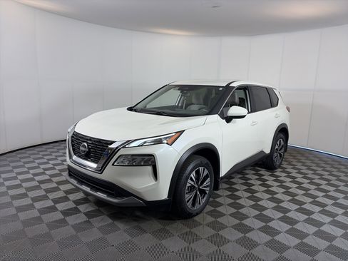 Used 2023 Nissan Rogue SV AWD/4WD image 2