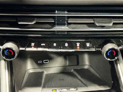 Used 2024 Chevrolet Traverse Z71 AWD/4WD image 15