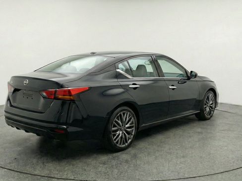 Used 2025 Nissan Altima 2.5 SV FWD image 9