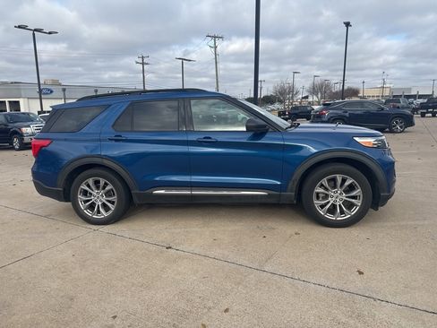 Used 2020 Ford Explorer XLT w/ Equipment Group 202A image 4