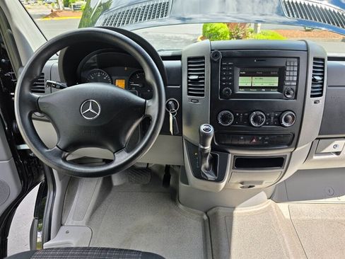 Used 2016 Mercedes-Benz Sprinter 2500 image 37