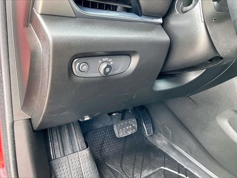 Used 2023 Chevrolet Traverse LT image 31