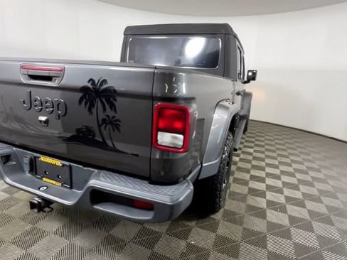 Used 2022 Jeep Gladiator Sport AWD/4WD image 5