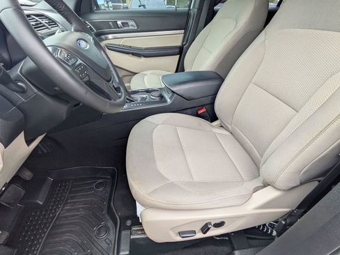 Used 2018 Ford Explorer XLT image 13