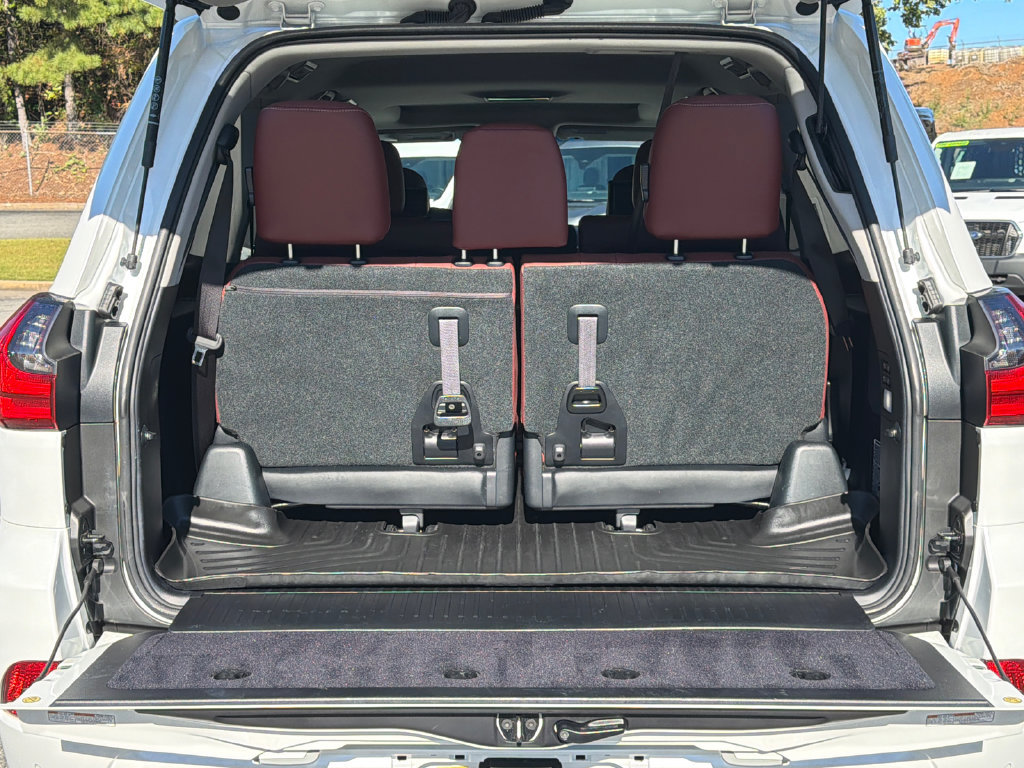 Used 2017 Lexus LX 570 4WD w/ Luxury Package image 18