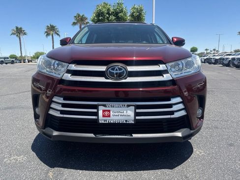 Certified 2018 Toyota Highlander XLE AWD/4WD image 3