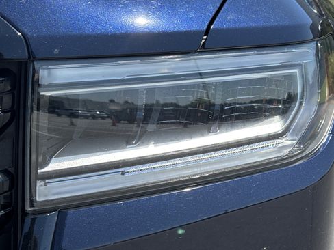 Used 2022 GMC Acadia SLT w/ Elevation Edition FWD image 6