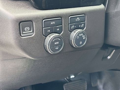 Used 2023 Chevrolet Silverado 1500 LT AWD/4WD image 18