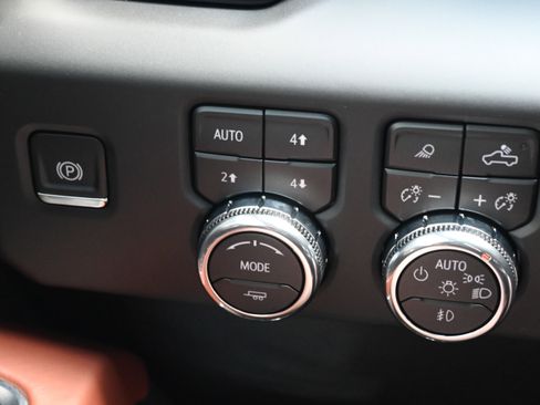 Used 2026 GMC Sierra 3500 Denali Ultimate image 20