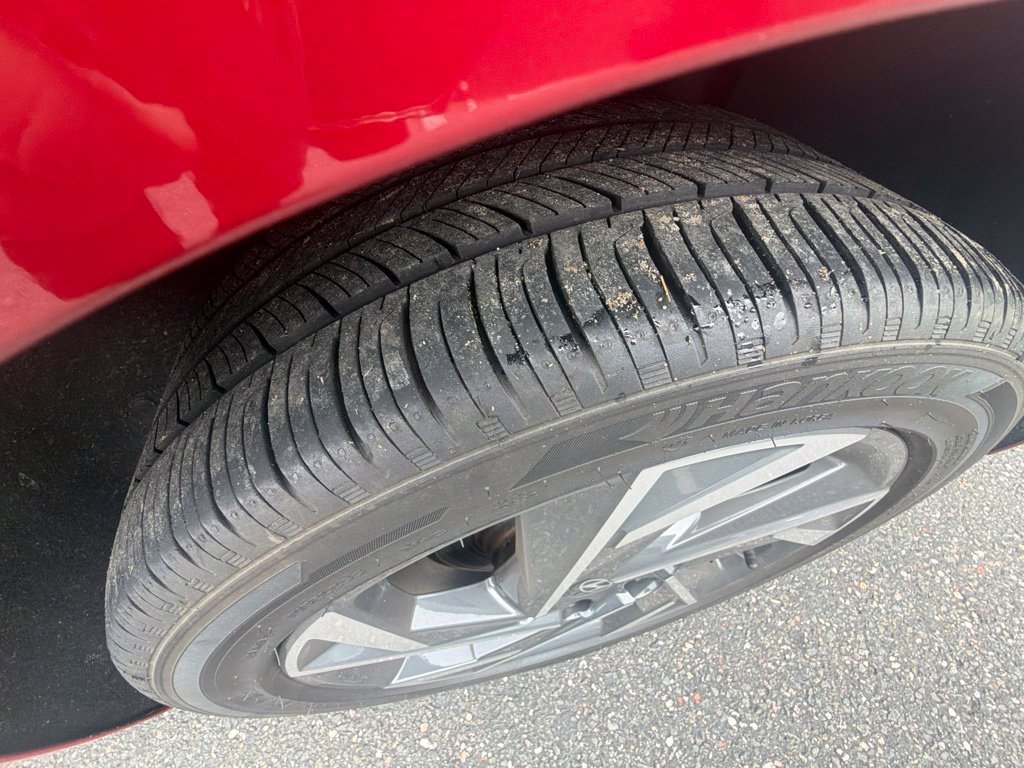 Certified 2025 Hyundai Elantra Limited FWD image 10