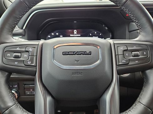 Used 2024 GMC Yukon Denali Ultimate AWD/4WD image 15