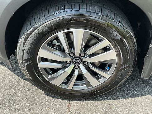 Used 2022 Nissan Pathfinder SL w/ SL Black Package FWD image 10