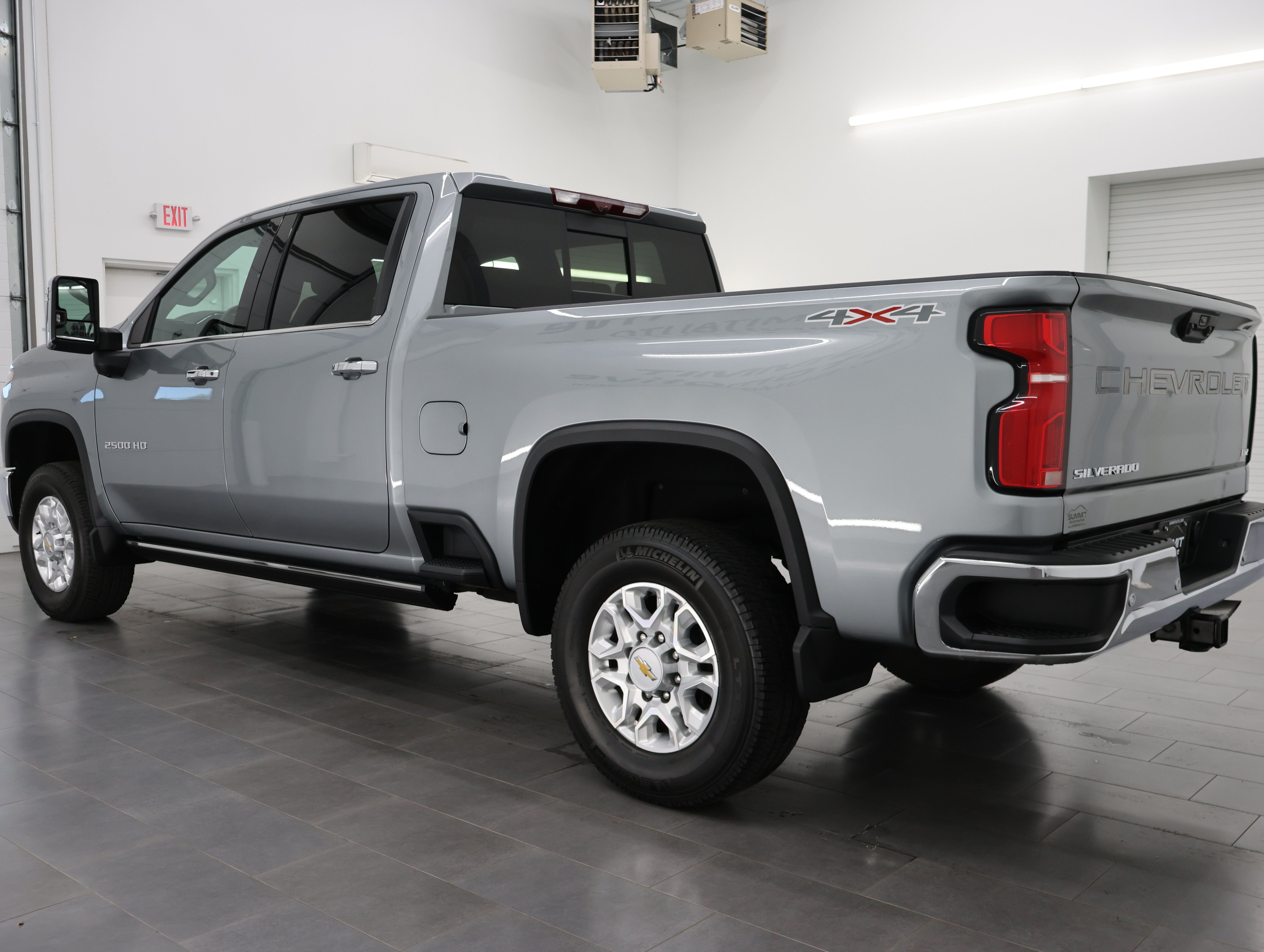 Used 2024 Chevrolet Silverado 2500 LTZ w/ LTZ Premium Package AWD/4WD image 6