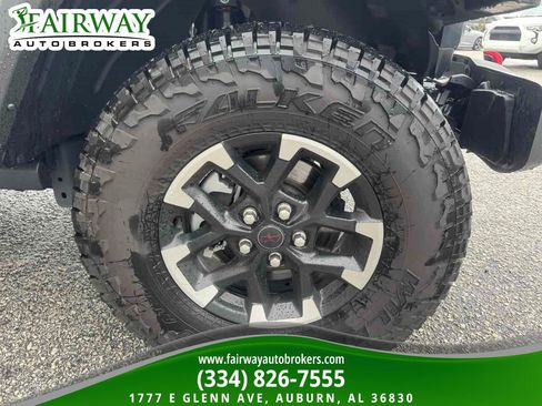 Used 2025 Jeep Gladiator Rubicon w/ Convenience Group AWD/4WD image 31