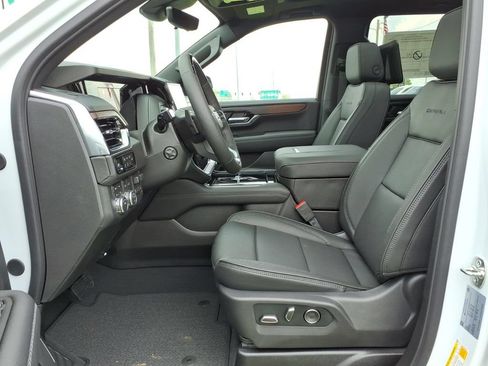 New 2026 GMC Yukon XL Denali w/ Denali Reserve Package AWD/4WD image 11
