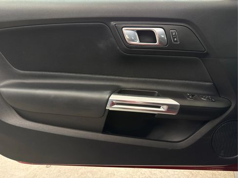 Used 2018 Ford Mustang Coupe RWD image 24