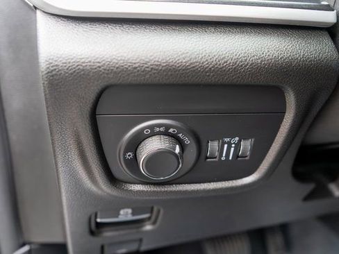 Used 2023 Jeep Grand Cherokee Laredo AWD/4WD image 21