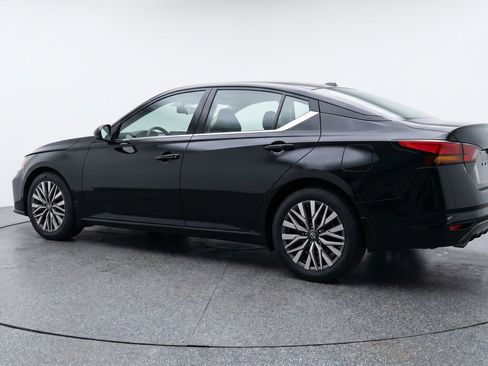 Used 2025 Nissan Altima 2.5 SV image 6