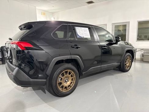 Used 2022 Toyota RAV4 LE AWD/4WD image 14