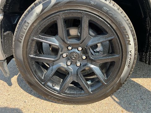 Used 2024 RAM 1500 Laramie AWD/4WD image 24