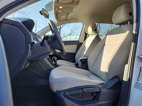 Used 2018 Volkswagen Tiguan S image 12