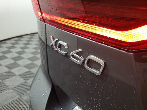 New 2027 Volvo XC60 B5 Plus AWD/4WD image 8