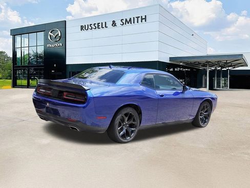 Used 2020 Dodge Challenger SXT w/ Blacktop Package RWD image 4
