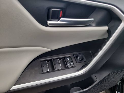 Used 2025 Toyota RAV4 XLE w/ Convenience Package FWD image 17
