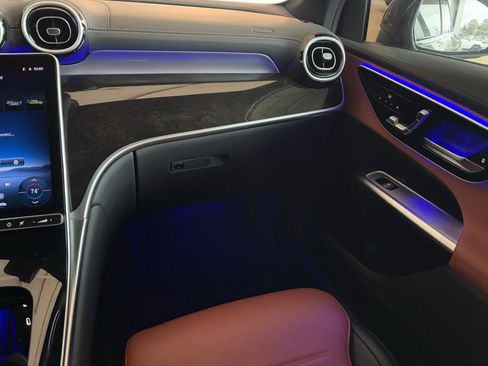 Used 2025 Mercedes-Benz GLC 300 4MATIC image 13