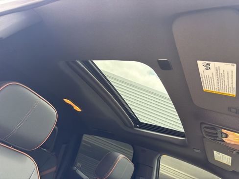 Used 2025 GMC Canyon AT4 w/ Technology Plus Package AWD/4WD image 18