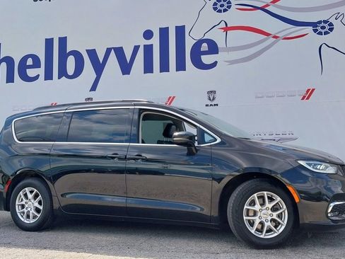 Used 2022 Chrysler Pacifica Touring-L image 1