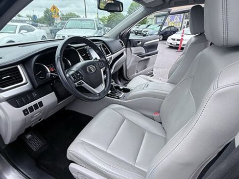 Used 2015 Toyota Highlander XLE AWD/4WD image 28