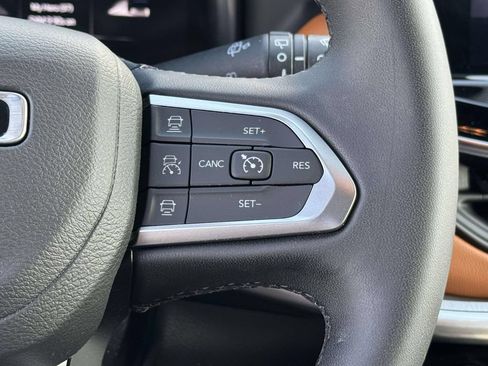 Used 2025 Jeep Compass Limited w/ Elite Group AWD/4WD image 22
