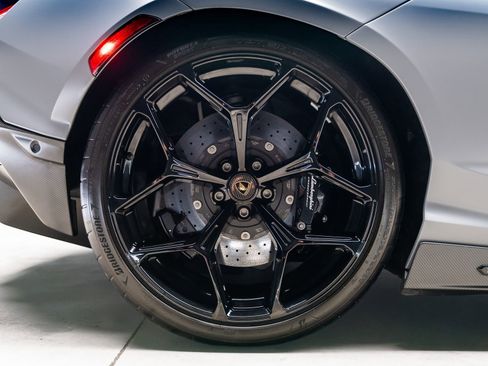 Used 2024 Lamborghini Revuelto AWD/4WD image 40