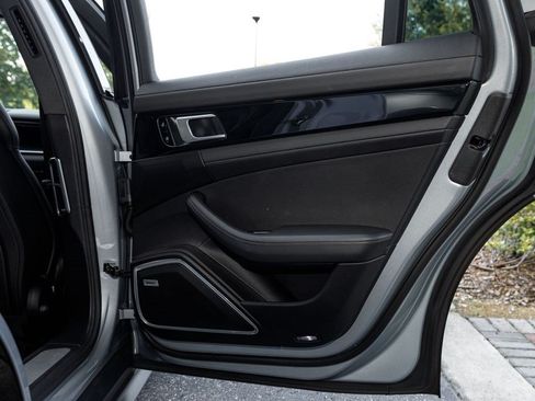 Used 2021 Porsche Panamera image 15